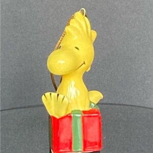Vintage United Feature Syndicate Woodstock Perched on a Present Ceramic Ornament